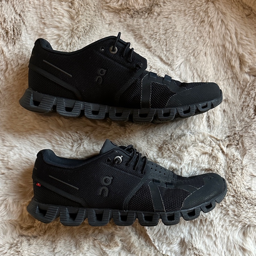 On RUNNING On Cloud X Training Shoe - Women 6 black